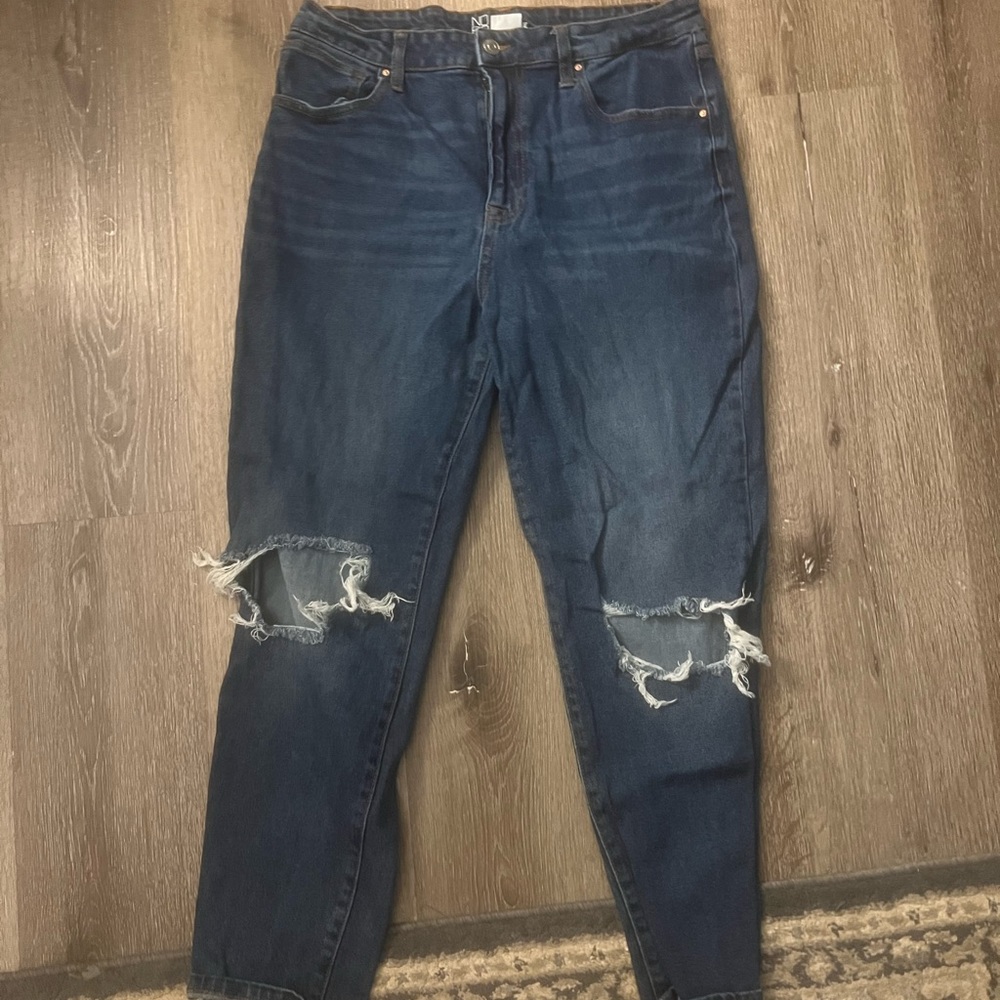 No boundaries distressed high rise mom jeans